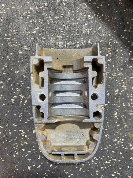 б/у Yamaha F30-60 крышка демпфера нижняя 6C5-44552-00-8D