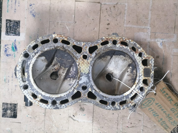 б/у Suzuki DT25-30 головка блока цилиндров 11111-91L20-000 б/у Suzuki DT25-30 головка блока цилиндров 11111-91L20-000
