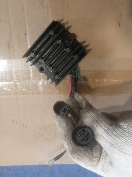 б/у Yamaha 100-225 выпрямитель 6R3-81960-00-00 б/у Yamaha 100-225 выпрямитель 6R3-81960-00-00