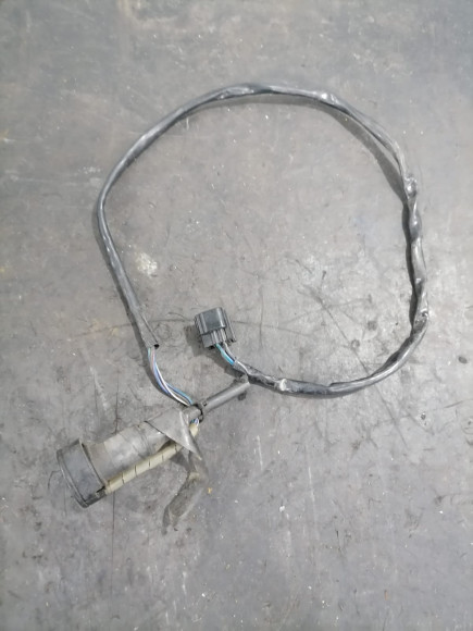 б/у Yamaha 150-225 датчик уровня масла 6R3-85730-02-00 б/у Yamaha 150-225 датчик уровня масла 6R3-85730-02-00
