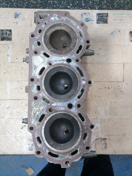 б/у Suzuki DT60-65 головка блока цилиндров 11111-94702-0ED б/у Suzuki DT60-65 головка блока цилиндров 11111-94702-0ED