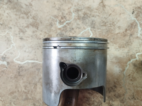 б/у Комплект поршней +0,25 в сборе с шатуном Yamaha 75-90 6H1-11635-03-00 б/у Комплект поршней +0,25 в сборе с шатуном Yamaha 75-90 6H1-11635-03-00